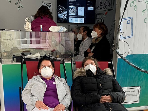 Mitarbeitende im Pflegetruck