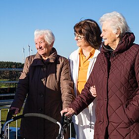 Erste Sonnenstrahlen genießen