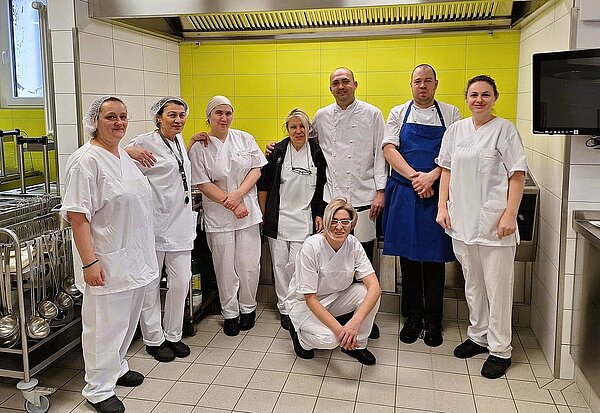 Küchenteam in der neuen Küche