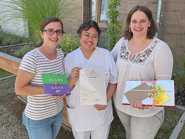 Unsere Auszubildende Frau Yashoda Rai hat erfolgreich ihre Ausbildung zur Hauswirtschafterin abgeschlossen.