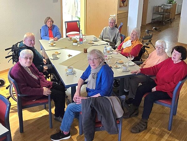 Senioren am Tisch