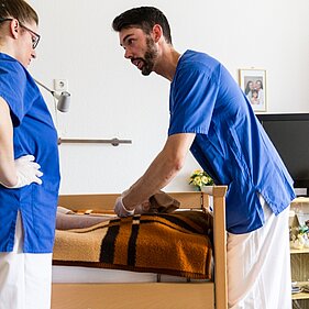 Mentoren leiten neue Mitarbeitende an