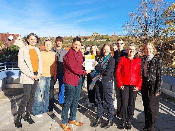 Personengruppe auf Terasse