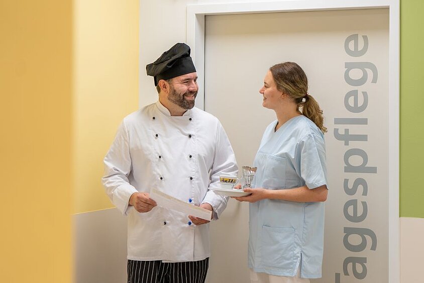 Koch und Pflegekraft