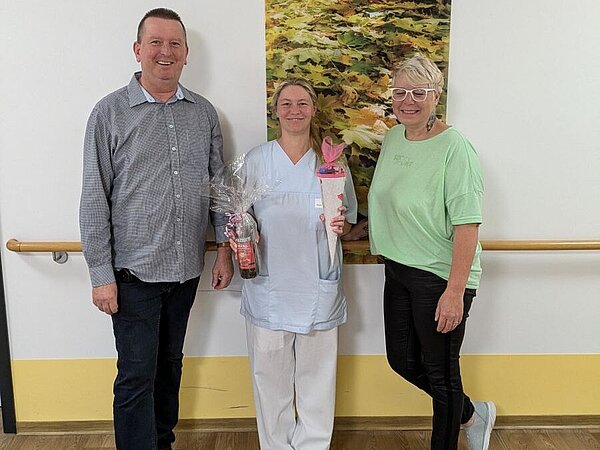 Drei Personen nebeneinander