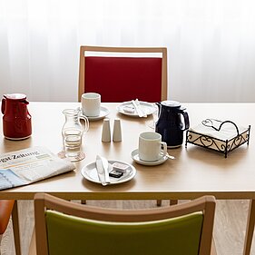 Gedeckter Tisch am Morgen