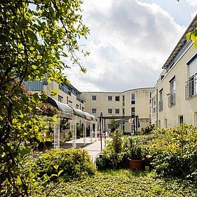 Vorgarten im Pflegeheim Birkenfeld