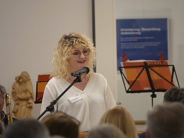 Leitung hält Ansprache